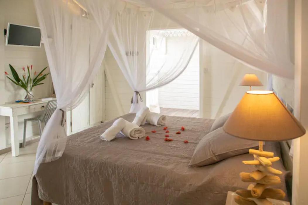 Bungalow Vanille Pacane - Vue Mer Avec Spa Prive Les Trois-Ilets Dış mekan fotoğraf